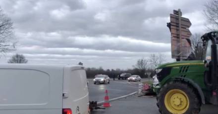 Béziers - ORDRE PUBLIC  Manifestation en cours d'agriculteurs à Béziers