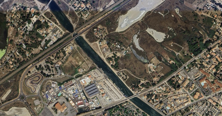 MARSEILLAN PLAGE - Macabre découverte quai des bateliers.