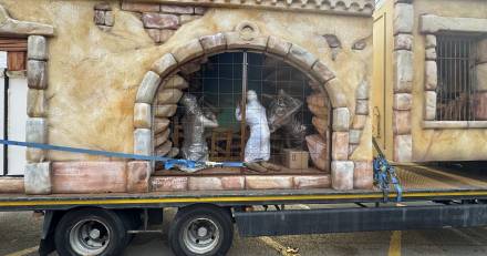 MARSEILLAN - Grosse effervescence ce matin pour l'arrivée des premiers éléments de la nouvelle crèche de Noel