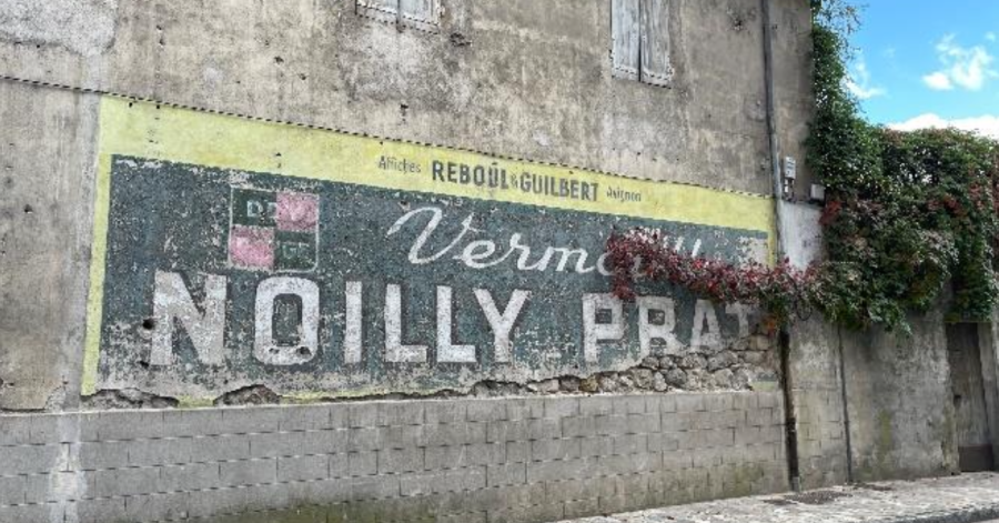 HÉRAULT -  À la recherche des trésors oubliés : Noilly Prat restaure l'histoire publicitaire française 