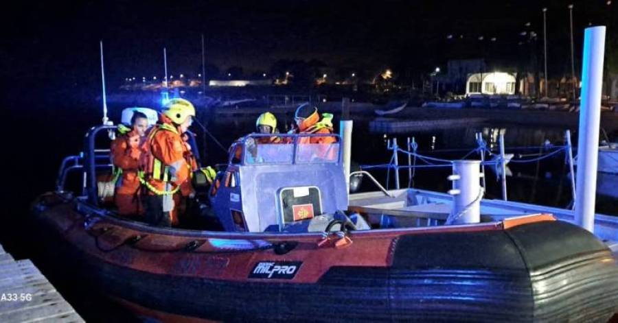 MÈZE - Sauveteurs en Mer : La SNSM de Mèze à l'Action pour Sauver un Plaisancier !